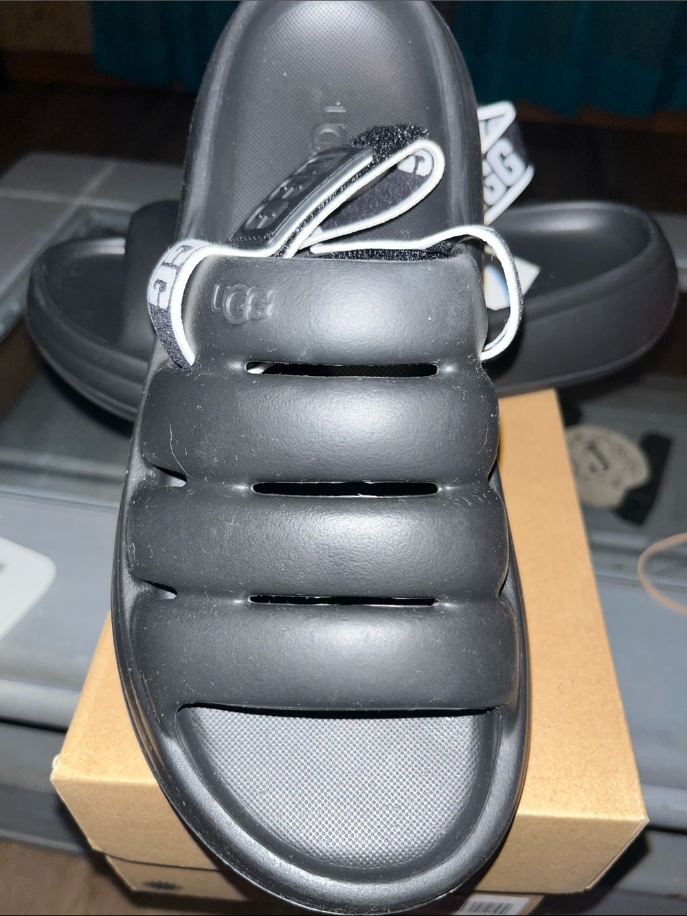 UGG W Sport Yeah Sandals with Logo Strap - Picture 5 of 8